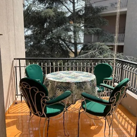 Tranquillo Bilocale Ultimo Piano Con Ascensore 아파트 *