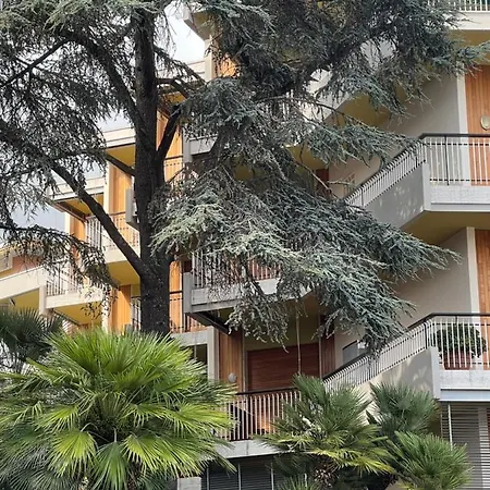 Tranquillo Bilocale Ultimo Piano Con Ascensore Appartement
